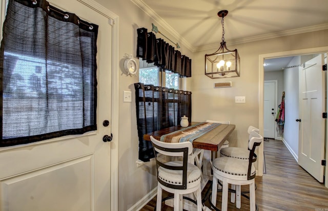 dining room featuring hardwood / wood-style floors, a notable chandelier, and ornamental molding