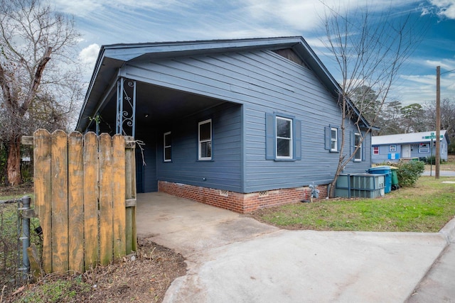 view of side of property featuring a carport