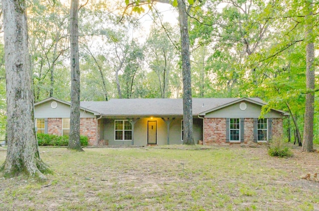 ranch-style home with a front yard