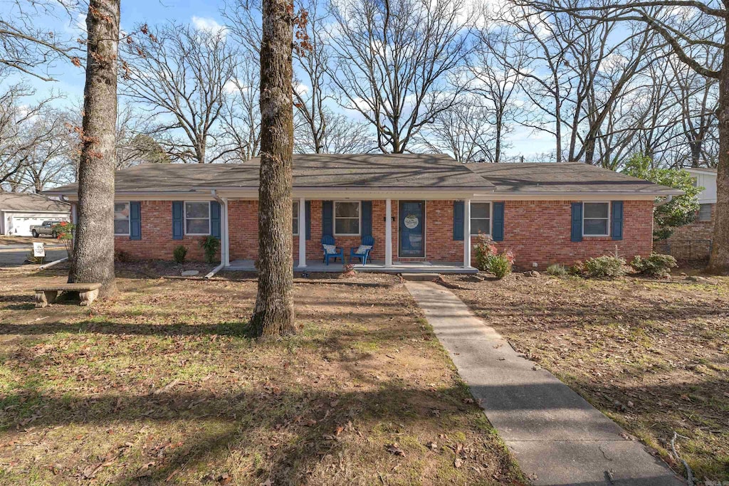 single story home with covered porch