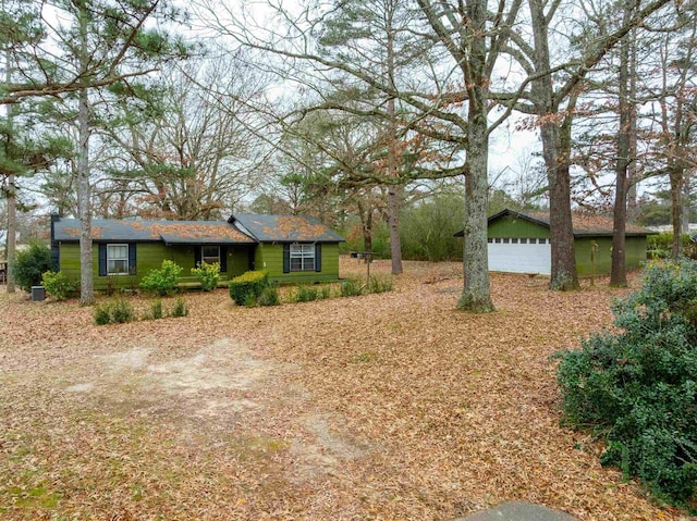 view of yard with a garage