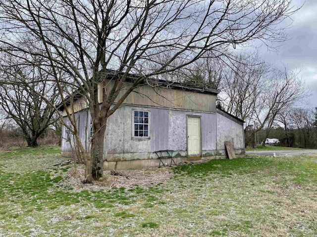 exterior space with a yard