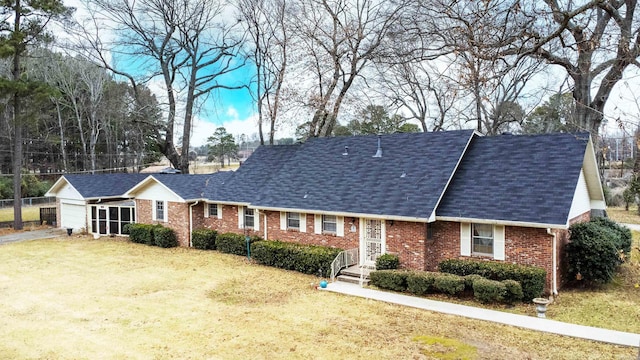 view of front facade with a front yard