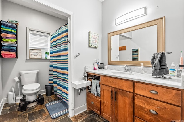 bathroom with a shower with curtain, vanity, and toilet