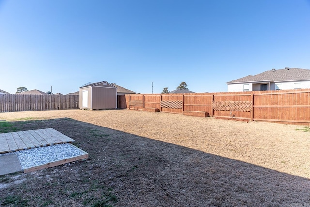 view of yard with a shed