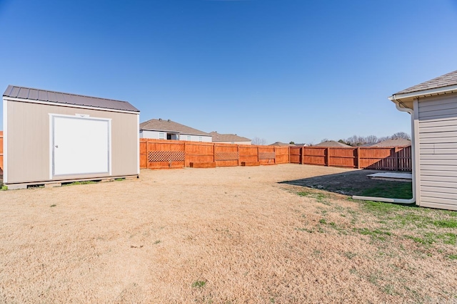 view of yard with a storage unit