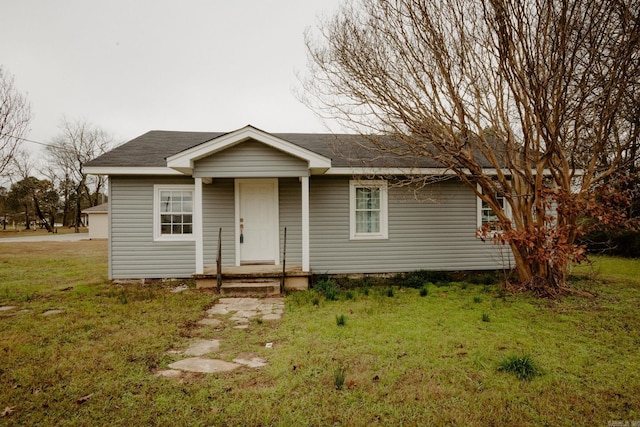 view of front of property with a front lawn