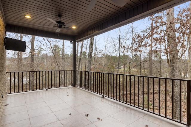 balcony featuring ceiling fan