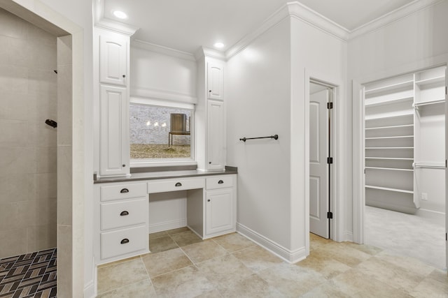 bathroom featuring crown molding and tiled shower