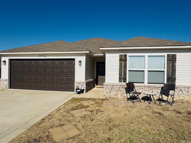 view of front facade featuring a garage