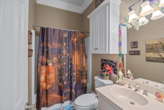 full bathroom featuring vanity, an inviting chandelier, toilet, shower / bathtub combination with curtain, and ornamental molding