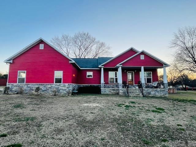 view of front of house featuring covered porch