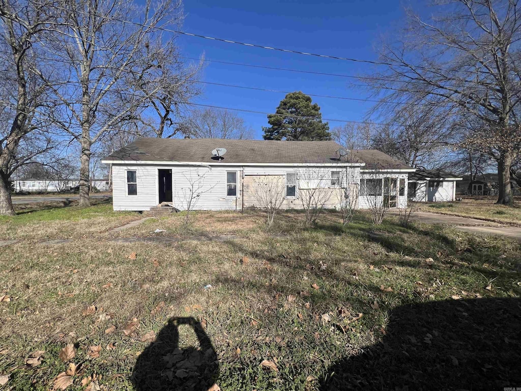 exterior space with a yard