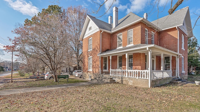 view of front of property featuring a porch