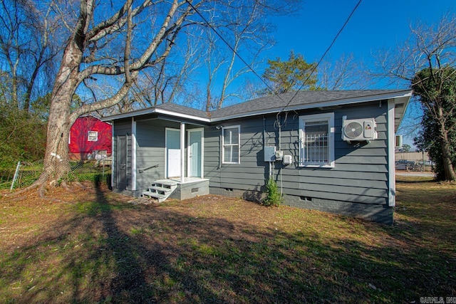 view of front of property featuring ac unit and a front lawn