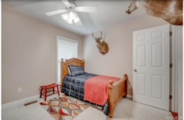 bedroom with ceiling fan