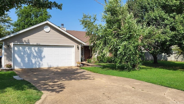 ranch-style home featuring a front lawn