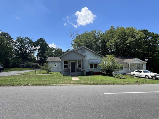 view of front of home with a front lawn