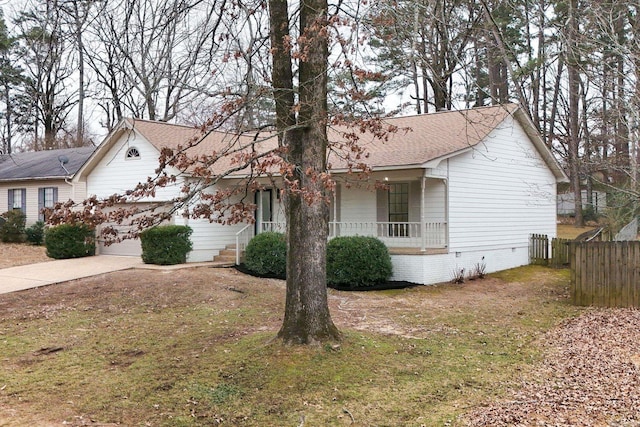 view of front facade with covered porch and a front yard