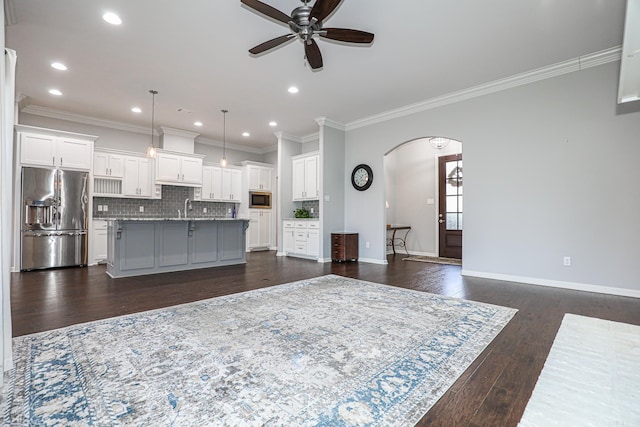 living room with sink, ceiling fan, crown molding, and dark wood-type flooring