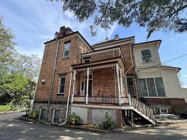 view of front of home with covered porch