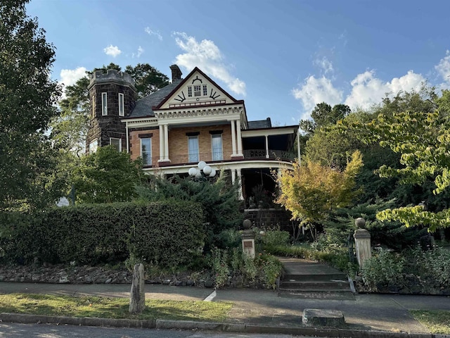 view of front of house with a balcony