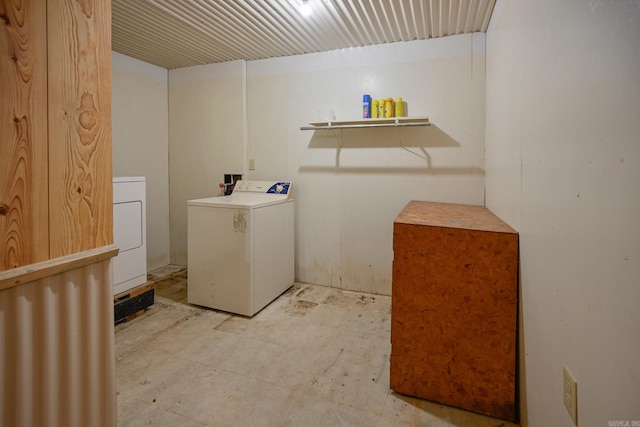 washroom with washer / clothes dryer