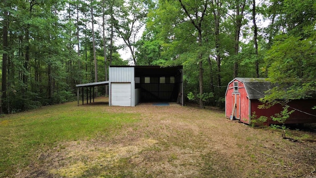 view of yard featuring a carport and a storage shed