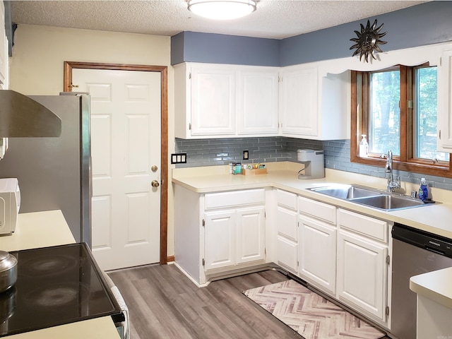 kitchen featuring white cabinets, sink, stainless steel appliances, and a textured ceiling