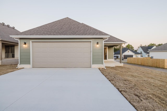 view of front of house with covered porch and a garage