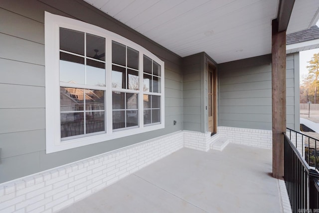 balcony featuring covered porch