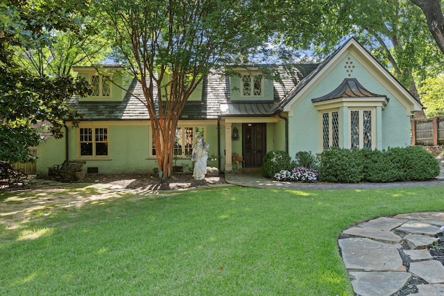 view of front facade featuring a front yard