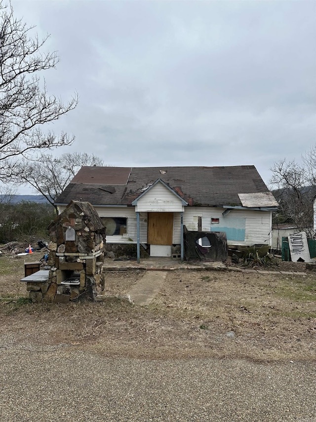 view of front of property