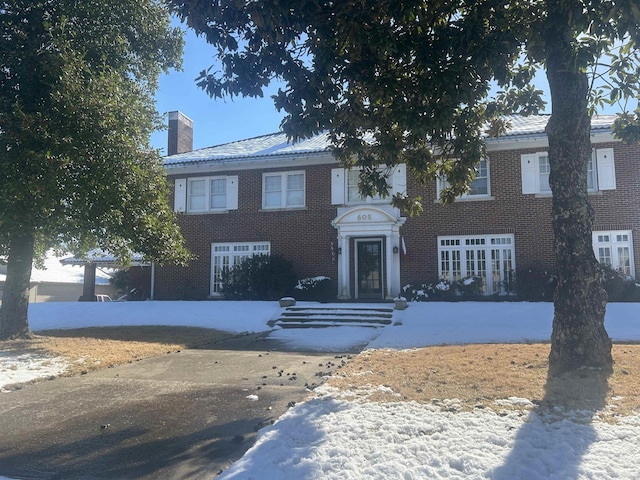 view of colonial inspired home