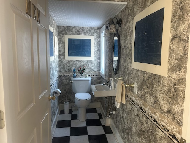 bathroom featuring toilet and sink