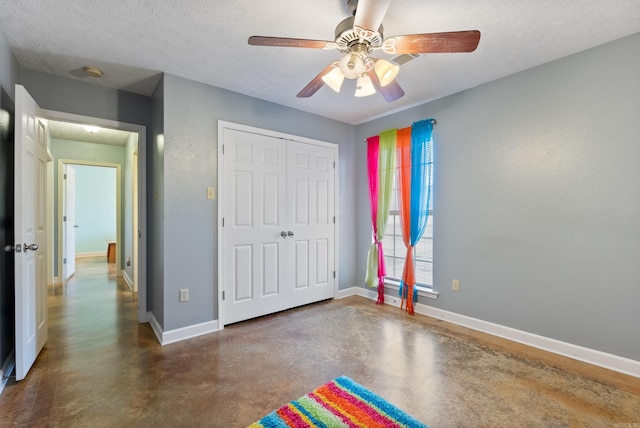 unfurnished bedroom featuring ceiling fan, a closet, and a textured ceiling