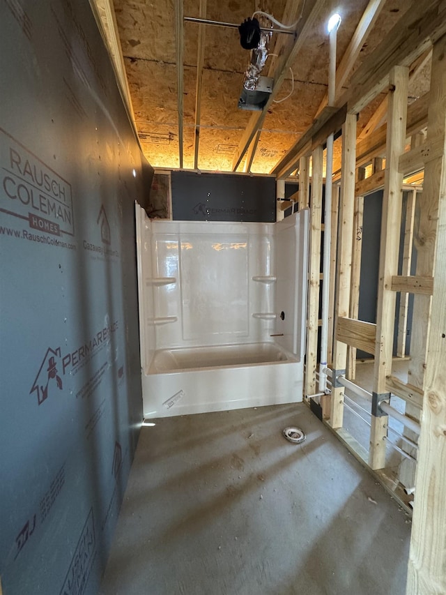 bathroom featuring a washtub