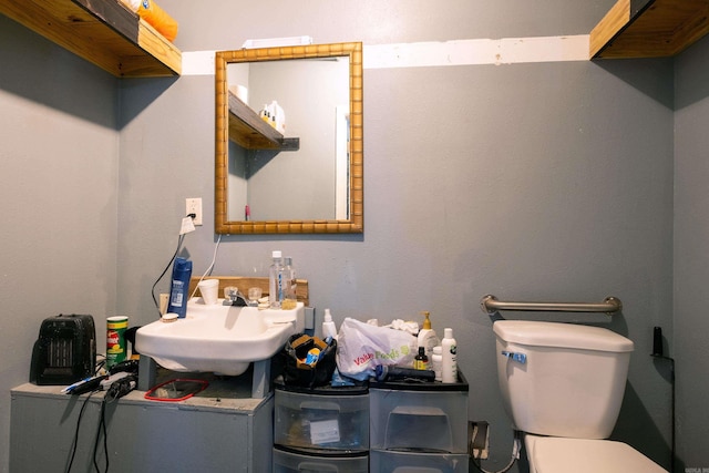 bathroom featuring toilet and sink