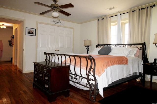 bedroom with dark hardwood / wood-style floors, a closet, crown molding, and ceiling fan