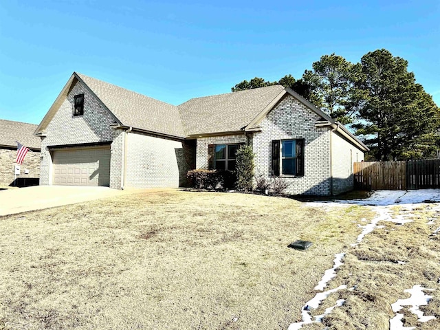 view of front facade featuring a garage