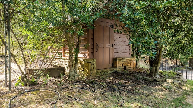 view of outbuilding