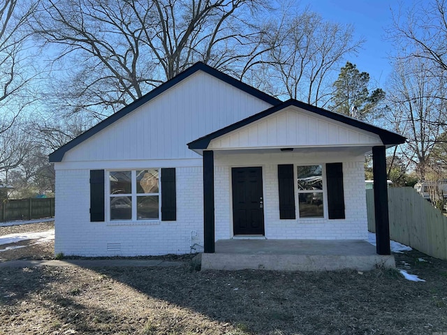 view of front of house with covered porch