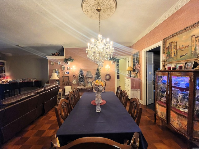 dining room with crown molding and a notable chandelier