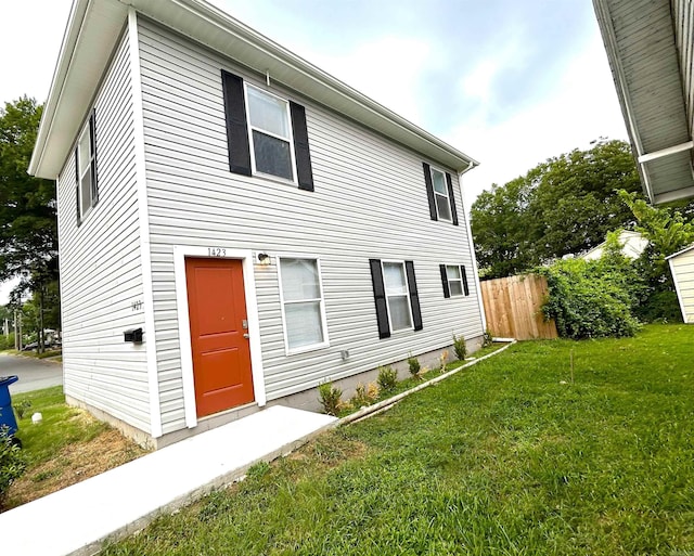 view of front of home with a front yard