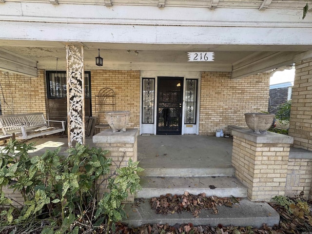 property entrance with covered porch