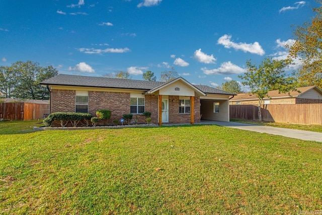 ranch-style house featuring a front yard