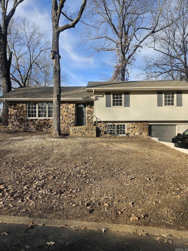 view of front facade featuring a garage