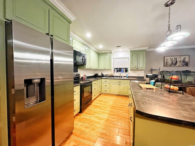 kitchen featuring crown molding, sink, black appliances, light hardwood / wood-style flooring, and hanging light fixtures