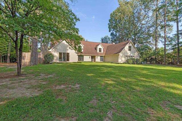 view of front of house featuring a front yard