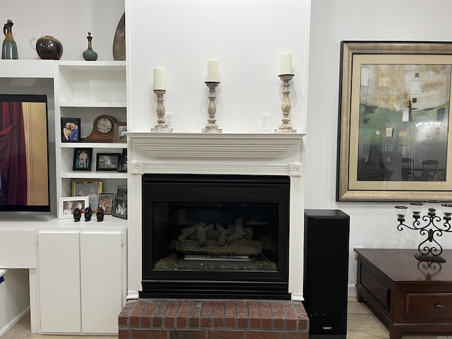 room details featuring a fireplace